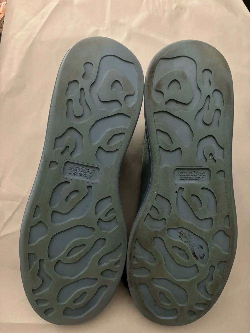 Alexander McQueen 
Oversized Sneaker all blue
Size 10 US  / 43 D - Picture 5 of 7